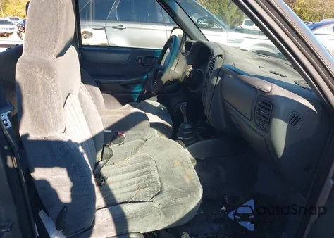 2002 Chevrolet S-10 из США, поврежденный, VIN 1GCCS145828190038